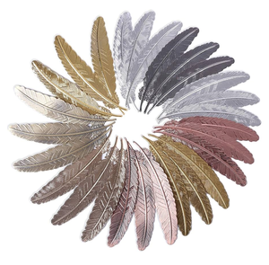 Marque-page en métal de qualité supérieure, personnalisable avec logo, design feuille, idéal pour les cadeaux d'anniversaire et de la Fête des Enseignants - Product Image 1