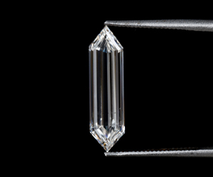 Diamante Suelto Cultivado en Laboratorio en India, Corte Hexagonal Alargado de 2.0 Ct, Grado VVS-VS, Corte Geométrico Único, Certificado IGI, Gran Venta - Product Image 4