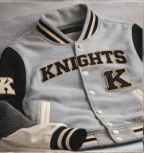 เสื้อแจ็คเก็ตวาร์ซิตี้ผ้าฟลีซเนื้อหนา 280 GSM คุณภาพสูงสำหรับผู้ชาย พร้อมป้ายแบบกำหนดเอง เสื้อแจ็คเก็ตเลตเตอร์แมนสไตล์วิทยาลัย เสื้อแจ็คเก็ตเบสบอลย้อนยุค - Product Image 1