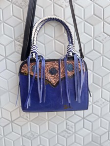 Sac fourre-tout en cuir personnalisé avec franges et pompons, style bohème, fait main, multi-usages, pour femme, sac à bandoulière en cuir gravé à la main, vente en gros - Product Image 3