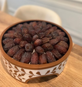 Présentoir à desserts du Moyen-Orient avec couvercle en acrylique, incrustation en résine à motif de feuilles, base en bois, vaisselle réutilisable pour Ramadan et Aïd, vente en gros - Product Image 3