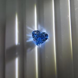 Diamant de laboratoire cultivé en forme de cœur, bleu vif fantaisie, 1 carat, VS1, certifié IGI, pierre non montée - Product Image 4