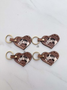 Nuevo Llavero de Cuero Hecho a Mano con Diseño de Cebra y Forma de Corazón, Pendientes de Llavero, Venta Caliente, Accesorio de Regalo Unisex - Product Image 5