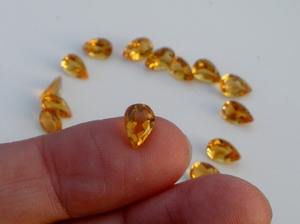 พลอยซิทรินธรรมชาติทรงลูกแพร์เจียระไน ขนาด 9 x 6 มม. รับรองโดยบุคคลที่สาม สีเขียว สำหรับทำเครื่องประดับ ให้เอฟเฟกต์รูปดาว - Product Image 4