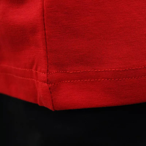 เสื้อยืดแขนสั้นสีแดงสำหรับผู้ชาย ทรงปกติ ผ้าฝ้ายถัก 100% คอกลม สไตล์ลำลอง สีพื้น ผ้าไม่ยับ สตรีทแวร์ น้ำหนัก 230 กรัม แห้งเร็ว - Product Image 5