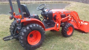 Precio de Fábrica, Alta Calidad, Usado para Tractor B2320, 25HP, 4WD, Motor Diésel YTO, Bomba, Caja de Cambios, Uso Agrícola, Plataforma de Corte - Product Image 2