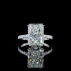 Bague d'anniversaire personnalisée de luxe en or blanc massif 14 carats avec pavé de diamants de laboratoire Moissanite taille Radiant certifiés IGI 5 carats - Product Image 1