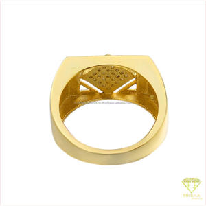 Anillo de hombre de plata 925 premium con diamante cultivado en laboratorio y diseño geométrico con detalles en negro para compradores mayoristas de joyería. - Product Image 3