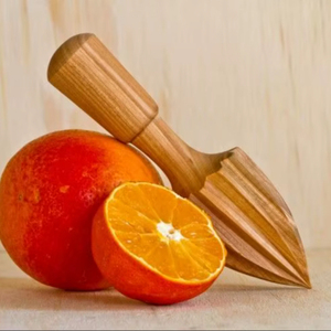 Exprimidor de limones de madera ligero para una fácil extracción de jugo durante el desayuno, la cocina y la preparación de bebidas de verano - Product Image 1