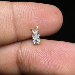 Encantadores pendientes de conejo de oro macizo de 14K con moissanita, delicados aretes de conejito para uso diario elegante y perforaciones. - Product Image 2