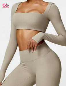 Ensemble de yoga pour femmes, design professionnel, impression personnalisée, marque privée, couleur unie, devant court, respirant, ensemble 2 pièces - Product Image 5