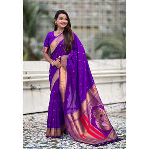 Sari de Seda Paithani Tejido con Zari Morado, Ropa India y Pakistaní con la Imagen de la Diosa Mahalaxmi del Templo de Mahalaxmi - Product Image 2