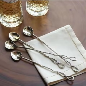 Juego de Cubiertos Metálicos Contemporáneos para Mesa de Comedor, Cuchara y Tenedor, Diseño Dúo para una Experiencia Gastronómica Premium - Product Image 1
