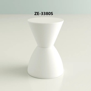 Table à manger en métal artisanale haut de gamme avec grand plateau en marbre blanc et base en acier inoxydable doré, design minimaliste géométrique blanc en plastique - Product Image 5