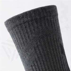 ถุงเท้าบาสเก็ตบอลแบบหุ้มข้อสูง ป้องกันแรงกระแทก ถุงเท้ากีฬาผู้ชาย สีสันปรับแต่งได้ ระบายอากาศดี สำหรับออกกำลังกายและเล่นกีฬา - Product Image 4