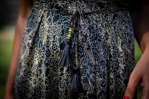 Vestido maxi de verano con cuello en V, vestido informal de seda estampado, vestido floral de verano con tirantes cruzados en la espalda - Product Image 4