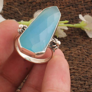 แหวนเงินแท้ 925 ประดับพลอยแคลเซโดนีสีน้ำทะเลทรงแฟนซี ดีไซน์หรูหรา งานแฮนด์เมด แหวนดีไซน์เนอร์สุดพิเศษ เครื่องประดับพลอยแท้ ขายส่ง - Product Image 3