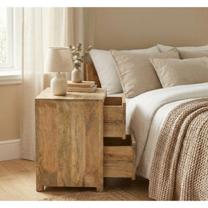 Mesita de noche de diseño nórdico moderno en madera maciza de roble con acabado natural, con dos cajones y almacenamiento para dormitorio y sala de estar. - Product Image 3