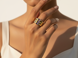 Anillo Vintage de Amatista con Triple Banda |   Anillo llamativo de latón chapado en oro de 18 quilates - Product Image 4