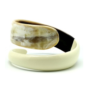 Pulsera de Cuerno de Búfalo Lacado, Producto de Vietnam, para Mujer, Gran Venta 2026 - Product Image 1