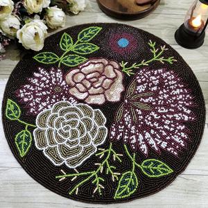 Mantel individual personalizado con bordado floral hecho a mano y cuentas, elegante para eventos festivos y hogares, ideal para mesas de café y comedor. - Product Image 3