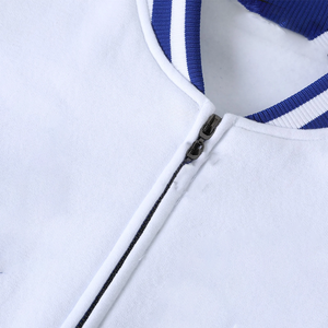 Chaqueta Universitaria de Lana Bicolor Zeta Blanca |   Sororidad Personalizada Bordada de Primera Calidad |   Ropa Urbana Estilo Universitario, Resistente al Viento y Calefactable - Product Image 5