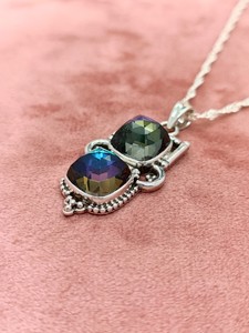 Pendentif arc-en-ciel céleste en quartz avec chaîne, collier élégant en pierres précieuses, cadeau de bijoux pour femmes, design unique et étincelant - Product Image 6