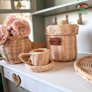 Cesta de almacenamiento de ratán tejido con tapa. Juguete modelo para niños. Contenedor de alimentos redondo minimalista hecho a mano para cocina. - Product Image 5