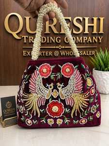 Bolsos de Mano Mini Color Crema para Mujer, Diseño de Pavo Real Bordado, Cierre de Tres Magnéticos, Detalles de Perlas, Seda Cruda de Alta Calidad - Product Image 1