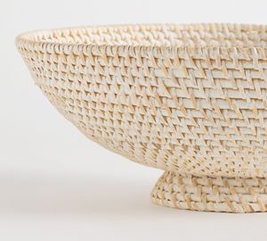 Bol en rotin naturel tressé, panier décoratif artisanal, plateau rond de service, décoration bohème pour la maison, centre de table pour le salon - Product Image 5
