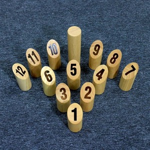 Jeu de quilles en bois numérotées avec caisse de transport, jouet éducatif pour enfants apprenant le comptage et les compétences mathématiques - Product Image 4