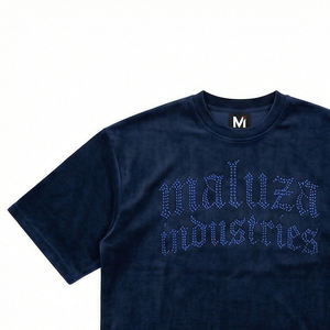 Camiseta de Diseño de Lujo Informal Urbana Hip Hop con Logotipo Gótico de Pedrería y Terciopelo MALUZA INDUSTRIES - Product Image 2