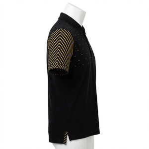 Polo Negro de Alta Calidad Personalizado, Transpirable, con Rayas Diagonales Doradas y Puntos en el Pecho, Tejido de Piqué de Algodón, Ropa NEXTEX - Product Image 3
