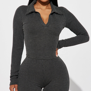 Conjunto de salón negro liso de punto acanalado transpirable hecho a medida para mujer, con mono de manga larga, cuello vuelto y pantalones acampanados - Product Image 3