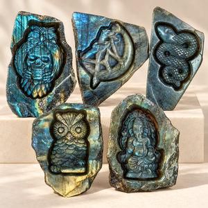 Sculptures en labradorite naturelle en forme libre, avec éclat bleu, représentant hibou, loup, serpent, crâne, Ganesha, pour la maison (vente en gros) - Product Image 1