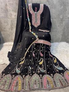 "Exquisito Chinon Gharara pesado con fondo cosido completo, Santoon interior y Dupatta a juego, un aspecto imprescindible" - Product Image 2