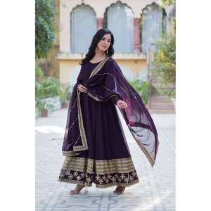 Vestido de noche bordado con múltiples lentejuelas para fiestas Diseño único de trabajo con lentejuelas para un aspecto elegante - Product Image 3