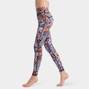 Leggings de sport et de yoga pour femmes, design tendance, logo personnalisé OEM, toucher doux, impression par sublimation, pour la course à pied et la gym - Product Image 5