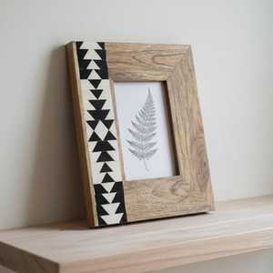 Marco de resina y madera hecho a mano de lujo con incrustaciones, tamaño personalizado, rectangular vertical, porta fotos con elegante patrón en blanco y negro - Product Image 1