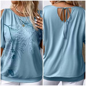 Chemisier pour femme à épaules dénudées avec imprimé plumes et découpe au dos, motif plumeux sur le devant en blanc et vert sarcelle contrastant - Product Image 4