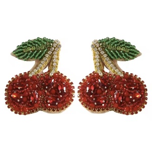 Pendientes de cuentas doradas con diseño de lichi rojo y verde, estilo europeo americano, para fiesta, venta al por mayor, accesorios bohemios occidentales para las cuatro estaciones - Product Image 1