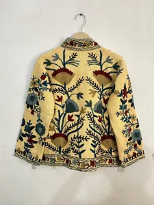 Chaqueta Vintage Suzani Bordada a Mano, Beige, Algodón, Estilo Boho Chic, Diseño Floral Uzbeko, Cuello Alto para Mujer - Product Image 5