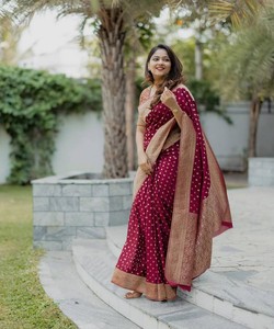 Sari de seda rojo con borde dorado, vestido de boda tradicional indio para mujer, largo hasta el suelo, estilo Banarasi, sari drapeado. - Product Image 2