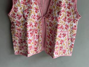 Floral <b>Quilted</b> Cotton Vest V-Neck Sleeveless Women's <b>Jacket</b> Summer Wear with Pockets Printed <b>Pattern</b> Regular Length GIFT FOR HER - Product Image 3