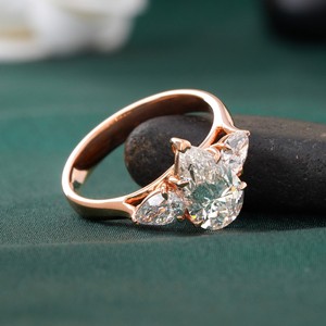 Anillo de Compromiso con Diamante Cultivado en Laboratorio de 1.55 Quilates, Corte Pera, Oro Amarillo de 14K, VVS1-VVS2, DEF, Solitario, con Engaste de Puntas - Product Image 2