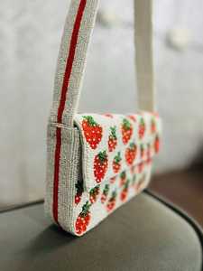 Bolso Rectangular Hecho a Mano con Cuentas de Vidrio Bordadas y Patrón de Mariposas Coloridas, Artesanía Textil, Lavable, para Uso Diario - Product Image 1