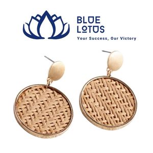 Boucles d'oreilles en rotin faites à la main, best-seller, origine durable, look unique, idéales pour les fêtes - Product Image 1