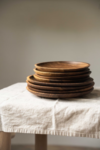 Plato de madera de nogal tallado a mano, decoración de cocina estilo rústico por blossom craft india - Product Image 4