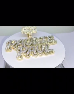 Pendentif personnalisé en laiton plaqué or 18 carats avec lettres Paulie Paul incrustées de zircons, bijoux fins, pendentifs et breloques - Product Image 1