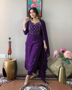 Conjunto de Kurta y Pantalón de Mezcla de Algodón Premium para Mujer con Dupatta de Seda |   Ropa Étnica India Completamente Cosida |   Listo para Usar - Product Image 4